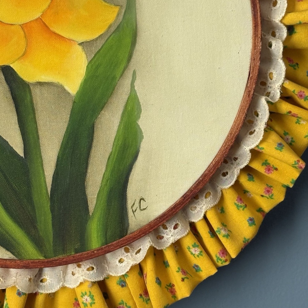 Hand-Painted Yellow Daffodil Floral Round Canvas Art Cottagecore Grannycore - Picture 3 of 6